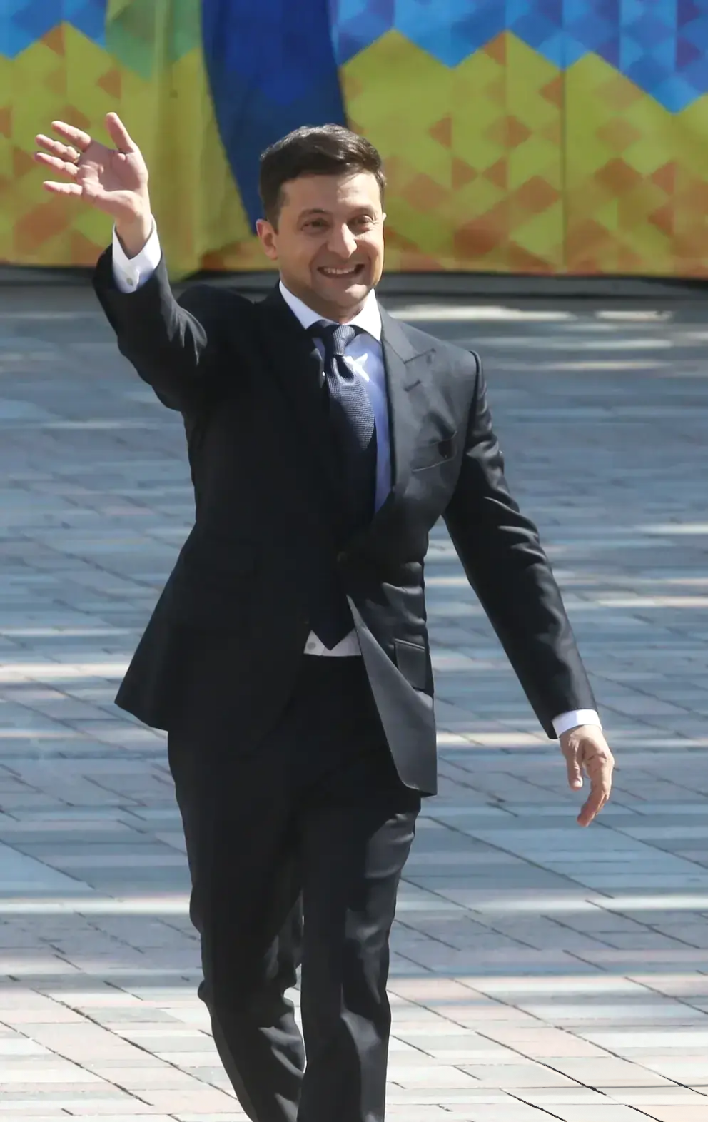 突发!泽连斯基签了,允许战时向国外派兵!