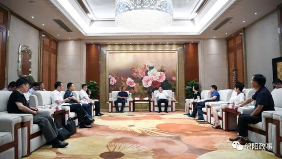 王伟中会见美国联邦快递集团总裁兼首席执行官芮思博