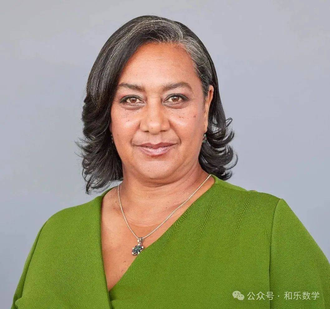南非公共工程部长出席南非农业机械展会，并与农业相关方深入交流