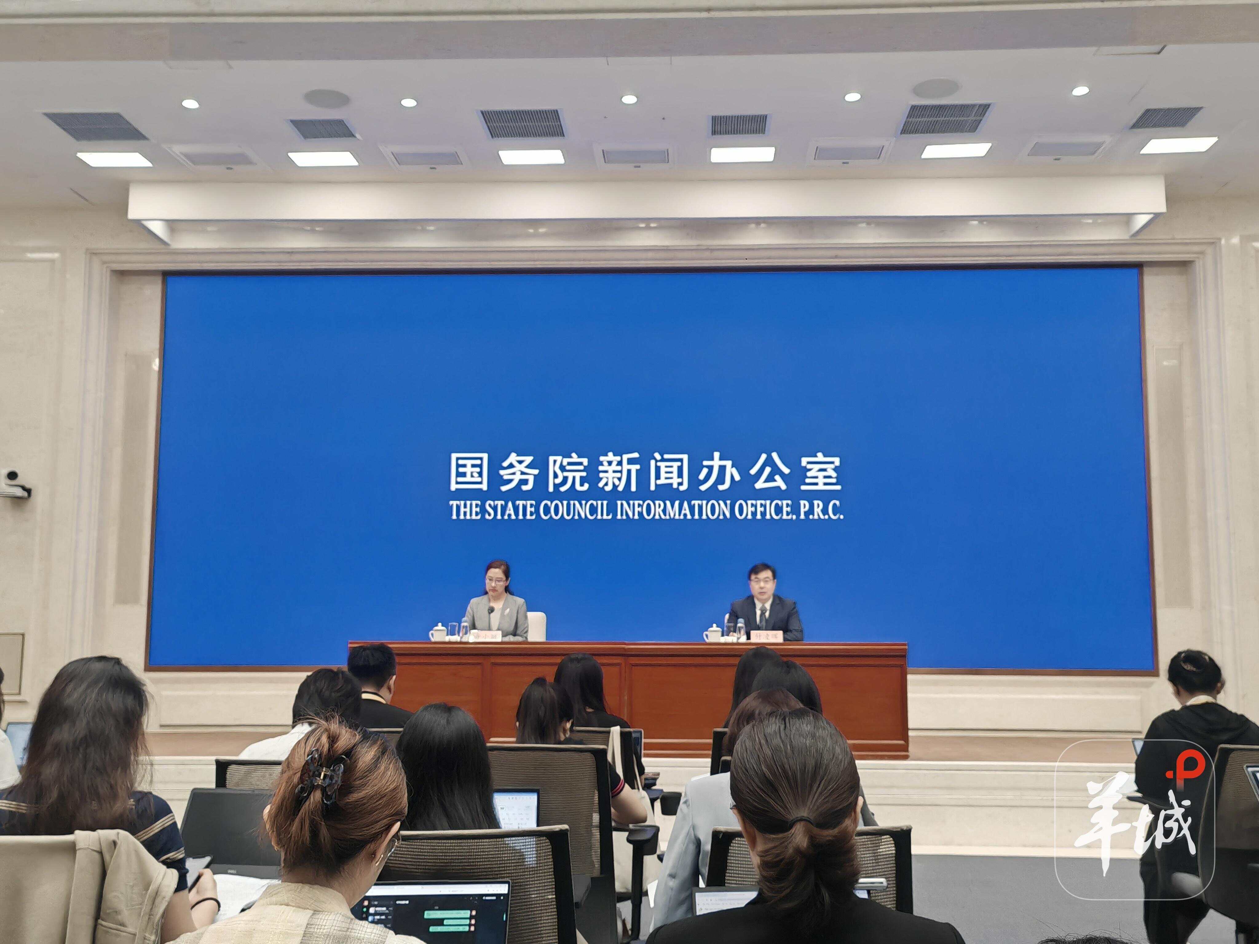 国家统计局:前三季度规模以上装备制造业、高技术制造业增加值占规模以上工业增加值的比重分别达到35.9%、16.7%