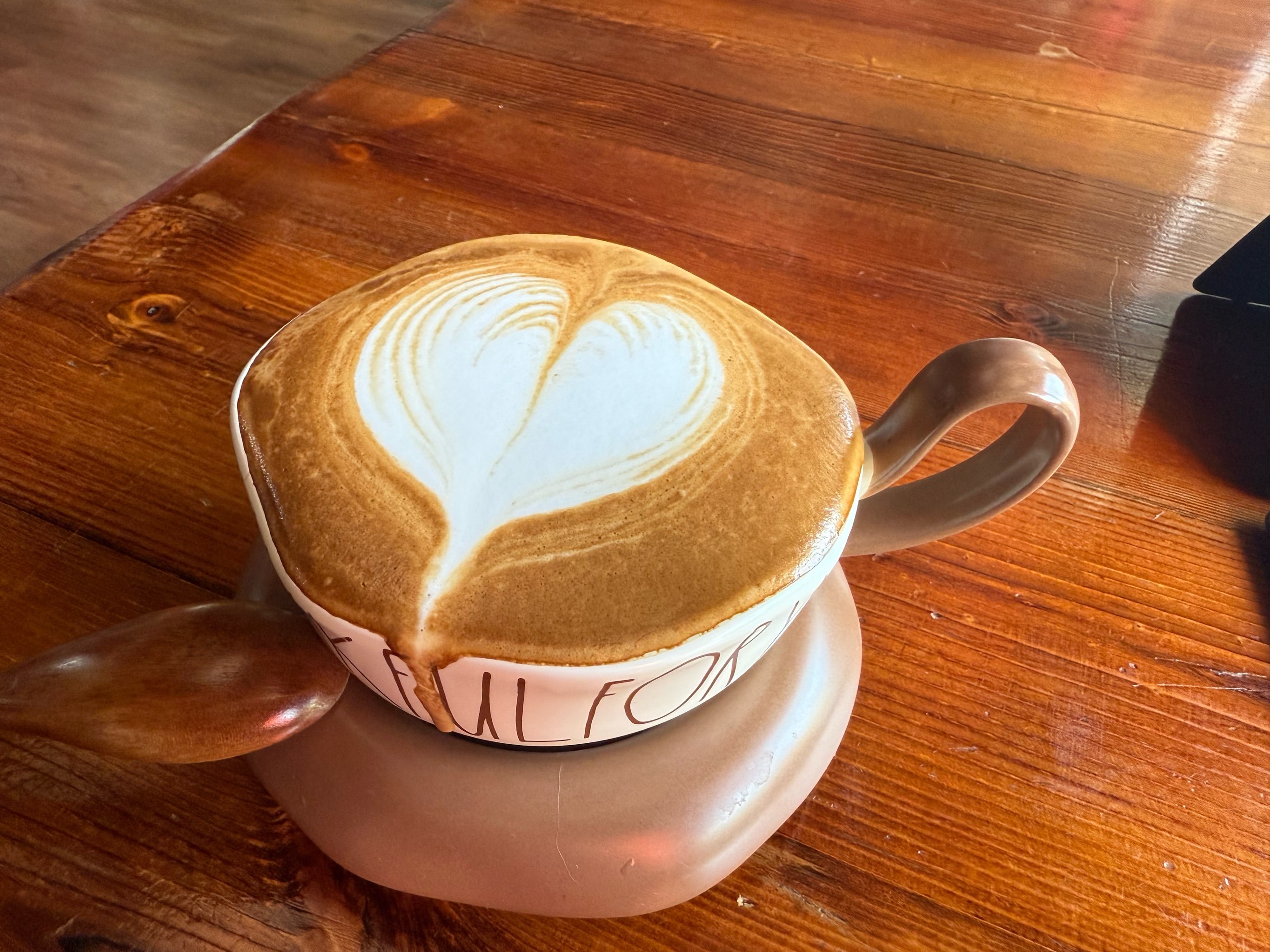 曾红极一时的咖啡品牌,北京仅剩1家店!今年将关掉40多家门店,上半年大陆市场亏损约4600万元