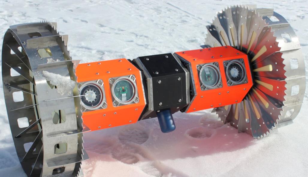 “极蛙”机器人在北极成功“探冰”