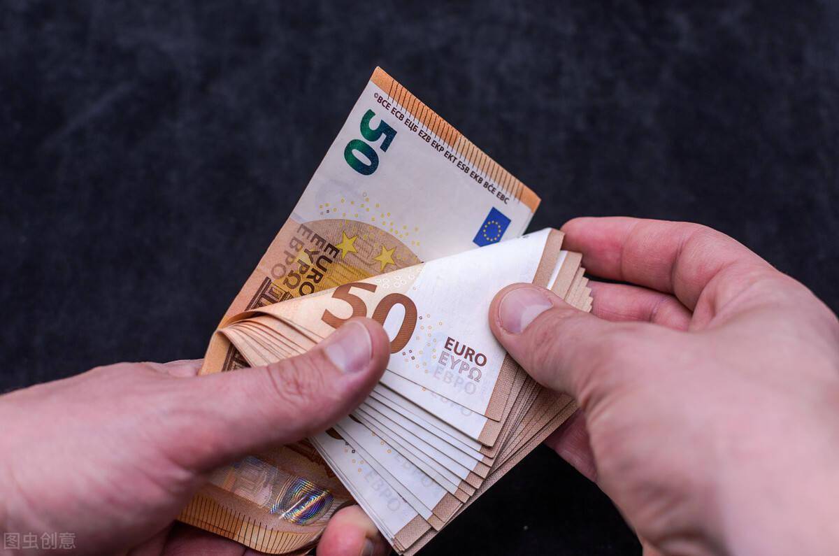 欧元区11月通胀率稳定于2.1%，略高于央行目标