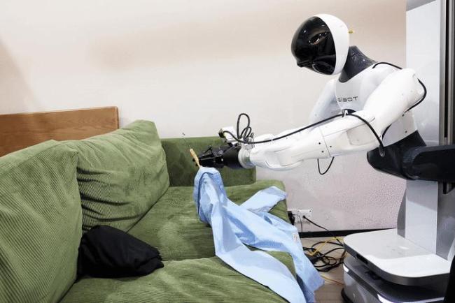 “功夫”升段商业化提速 人形机器人产业迎新机