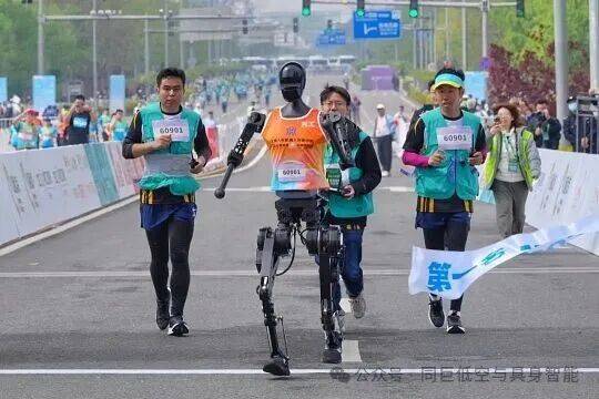 方正富邦基金经理李朝昱：人形机器人半马下的几点冷思考