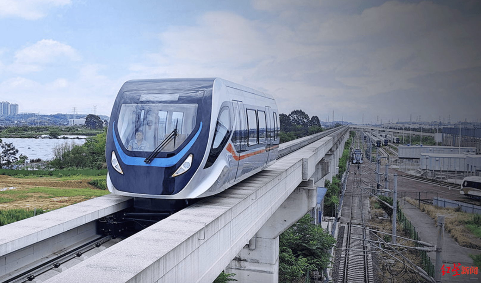 鞍钢股份：2025年预亏40.77亿元 同比减亏约42.75%