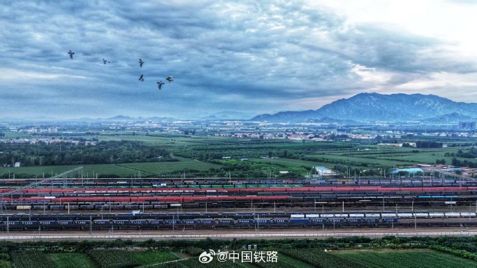 中国高铁成功穿越西南规模最大编组站