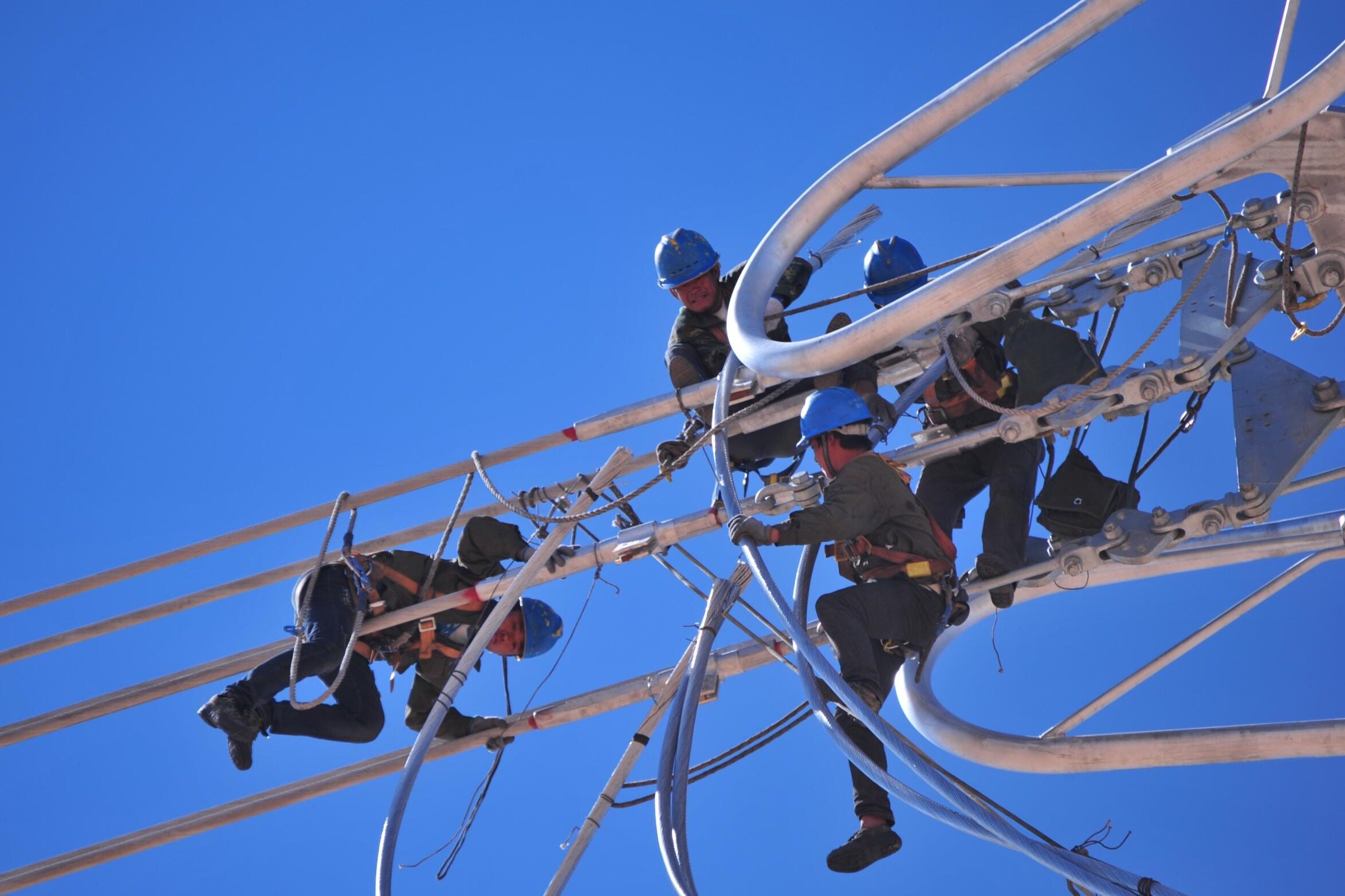 阿尔及利亚与印尼加强磷酸盐及能源领域合作