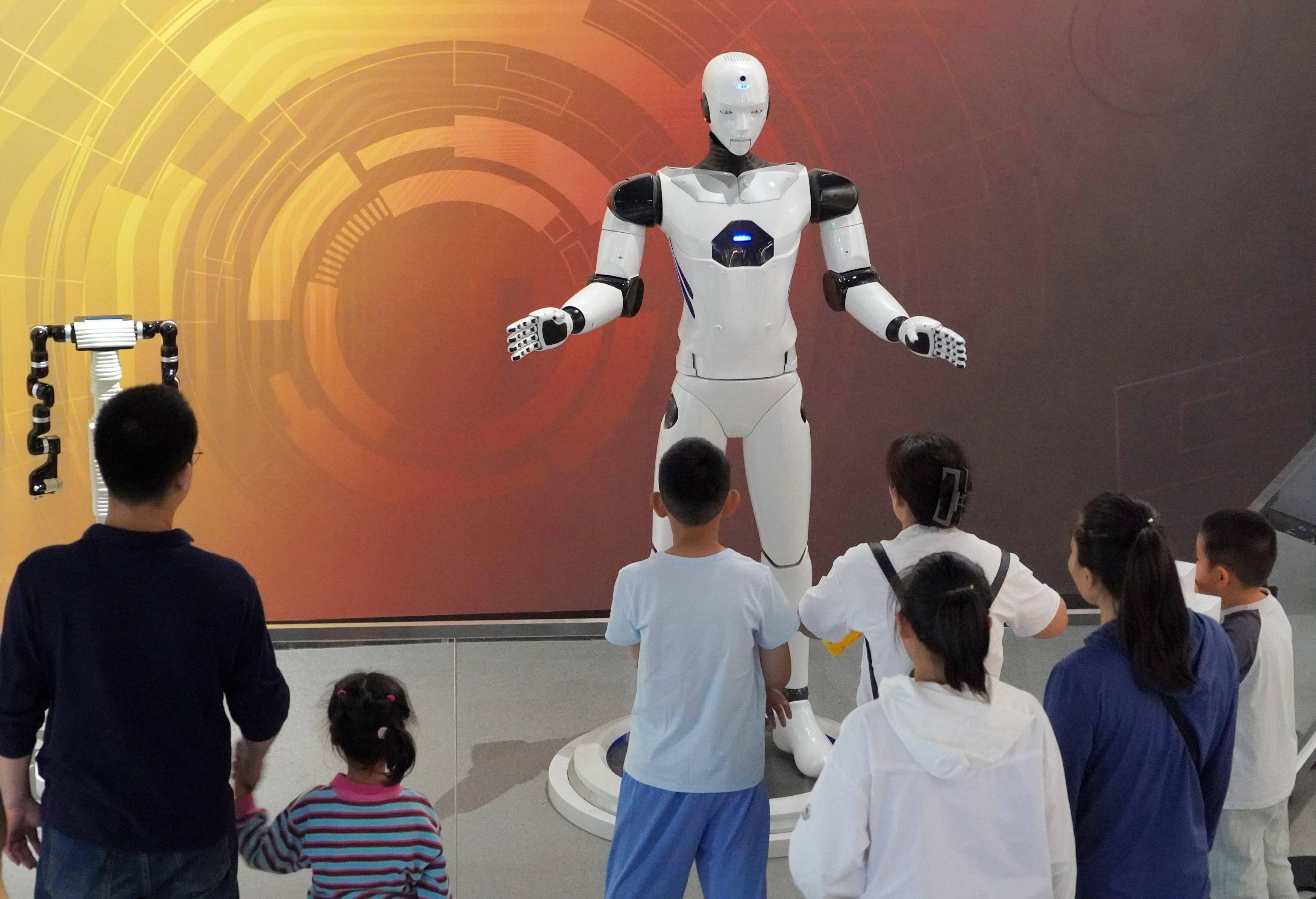 人形机器人概念震荡走高，博杰股份、日发精机涨停