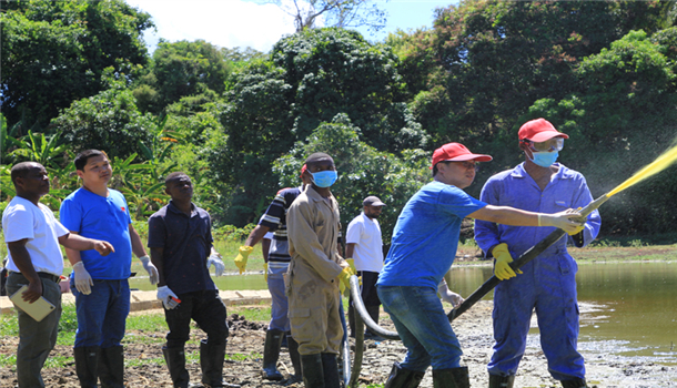 积极响应“中非人文交流年”活动倡议，援坦桑尼亚桑给巴尔血吸虫病防治专家开展义诊活动