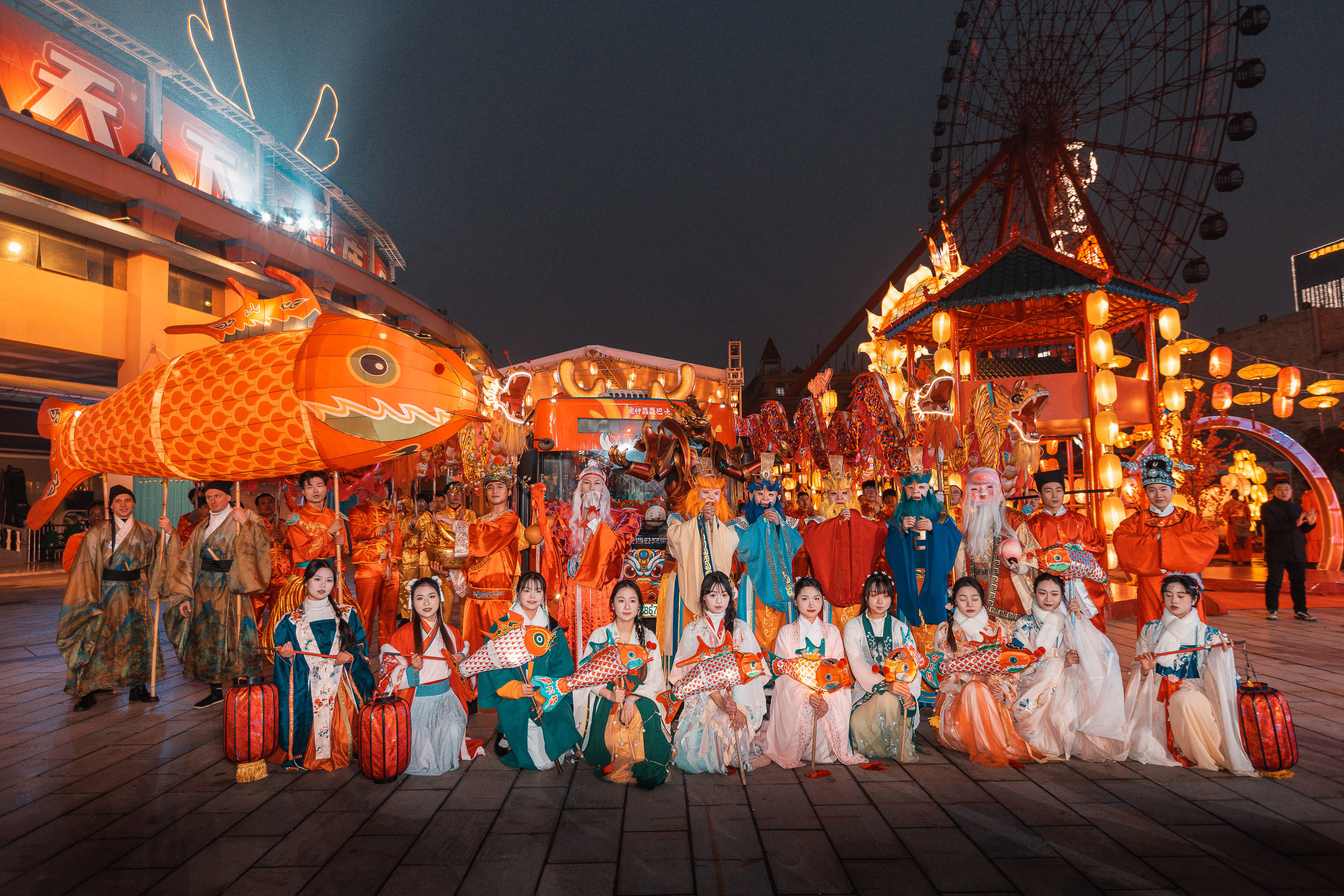 新春走基层｜“三步一公主，五步一侠客”！马年新春，汉服爆火