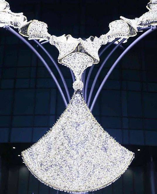 新城控股境外子公司成功发行3.55亿美元债券；保利发展以15.86亿元斩获杭州世纪城核心单元宅地 | 房产早参