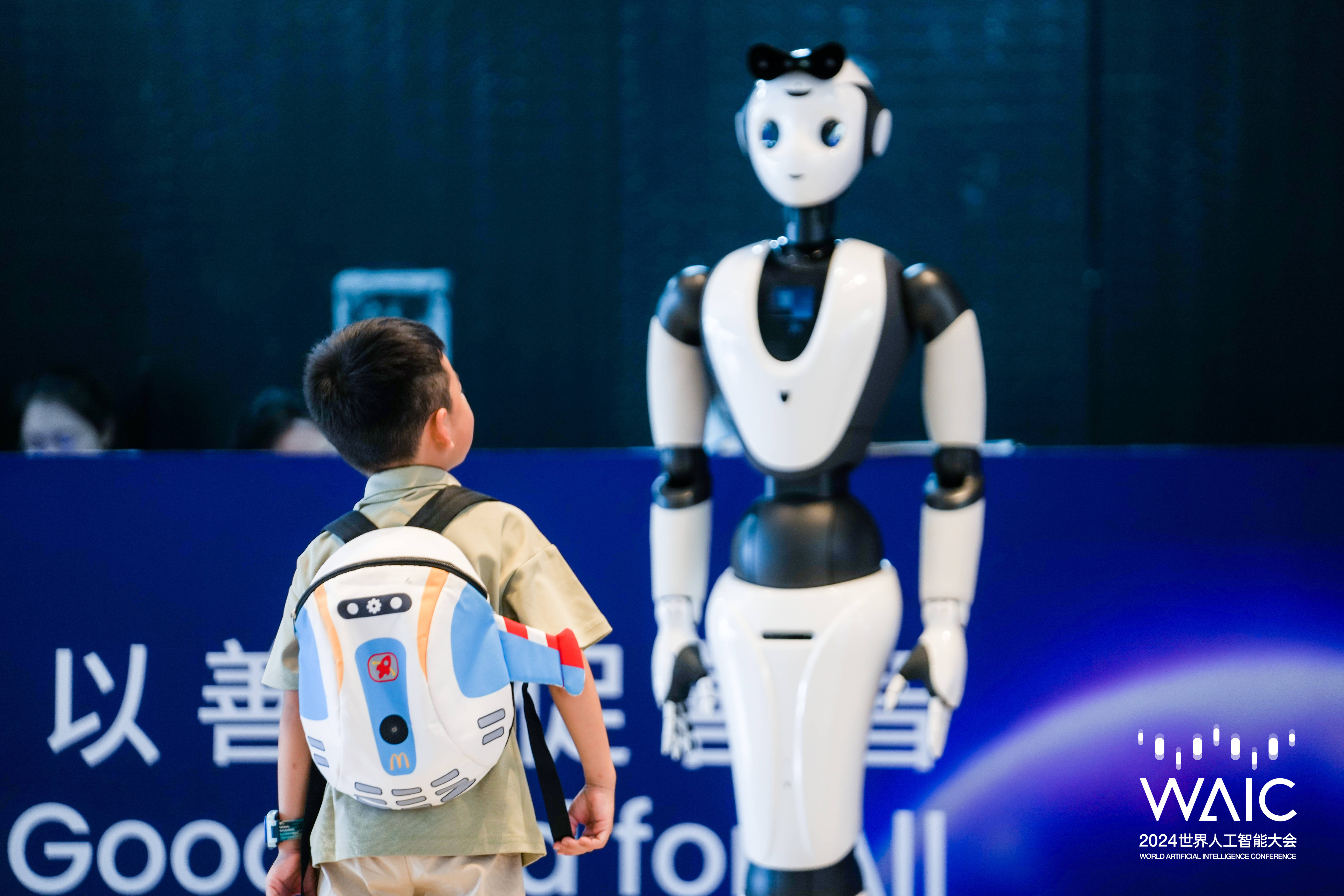 拥抱海外算力，分享全球人工智能发展红利