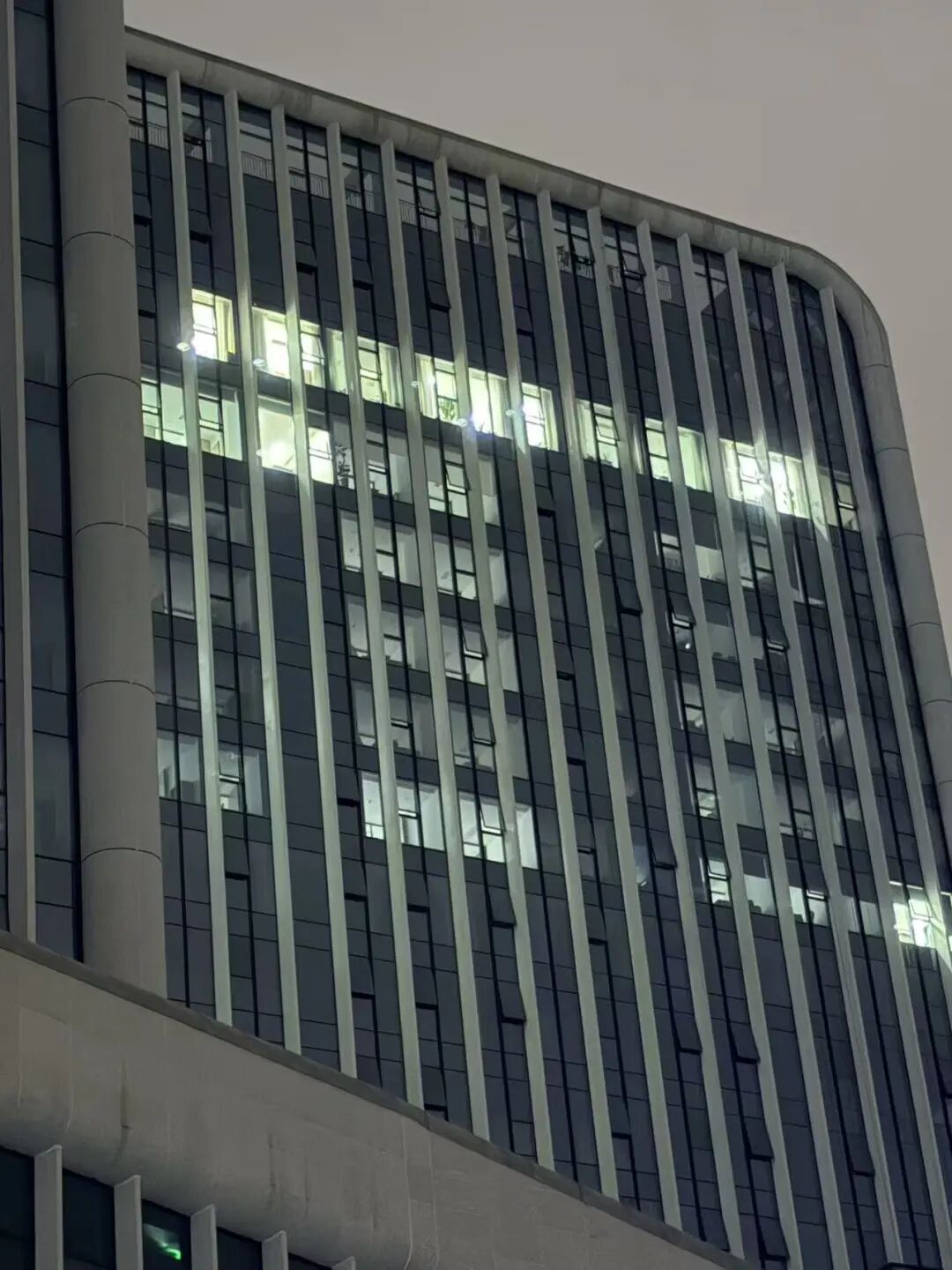 夜探“万能神药”所涉企业：现场有警车，办公地灯火通明，已被多部门查封！