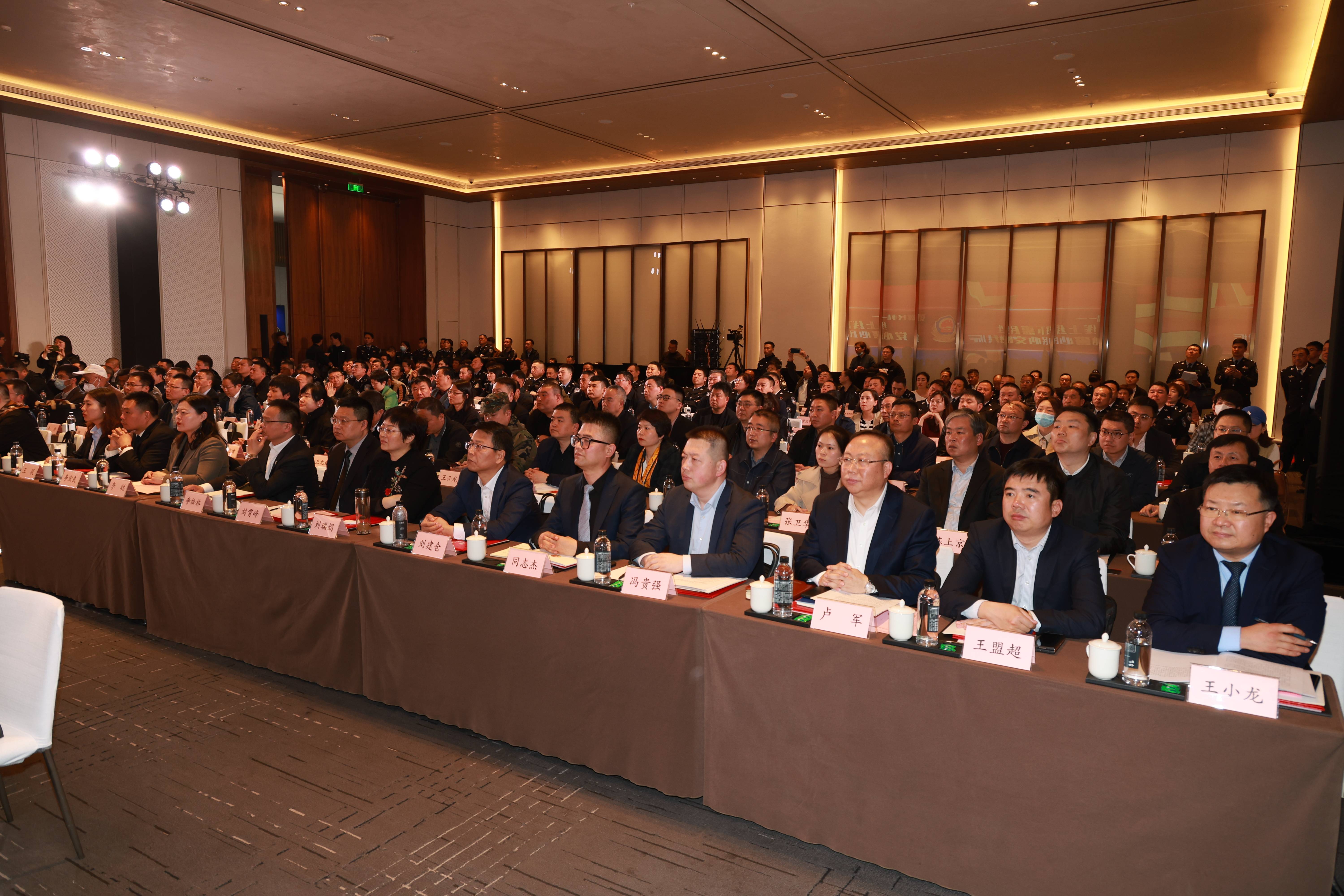 王小龙大使、何颖总领事出席“2026中新商务论坛”