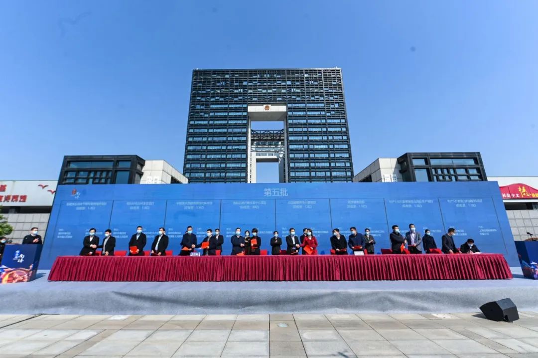 总投资超10亿元 农夫山泉云南轿子雪山水源地工厂正式投产