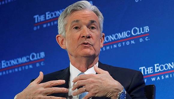 鲍威尔：美经济前景“极不确定” 联储内部倾向减少降息次数