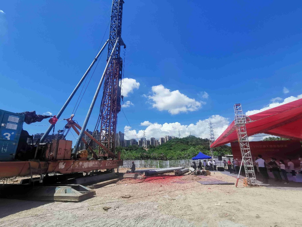 晶华新材：拟6亿元扩建电子及光学胶粘材料项目