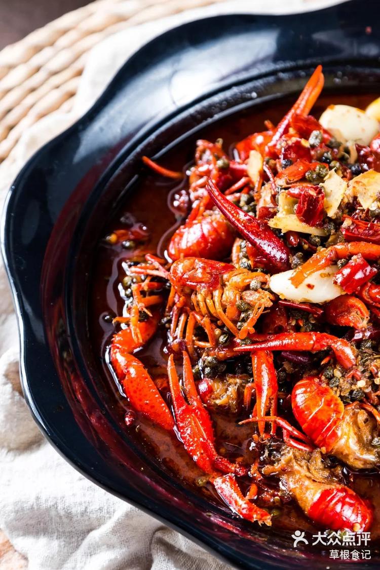 一台229元小盒子和一只“小龙虾”：三位年轻人的草根AI创业样本