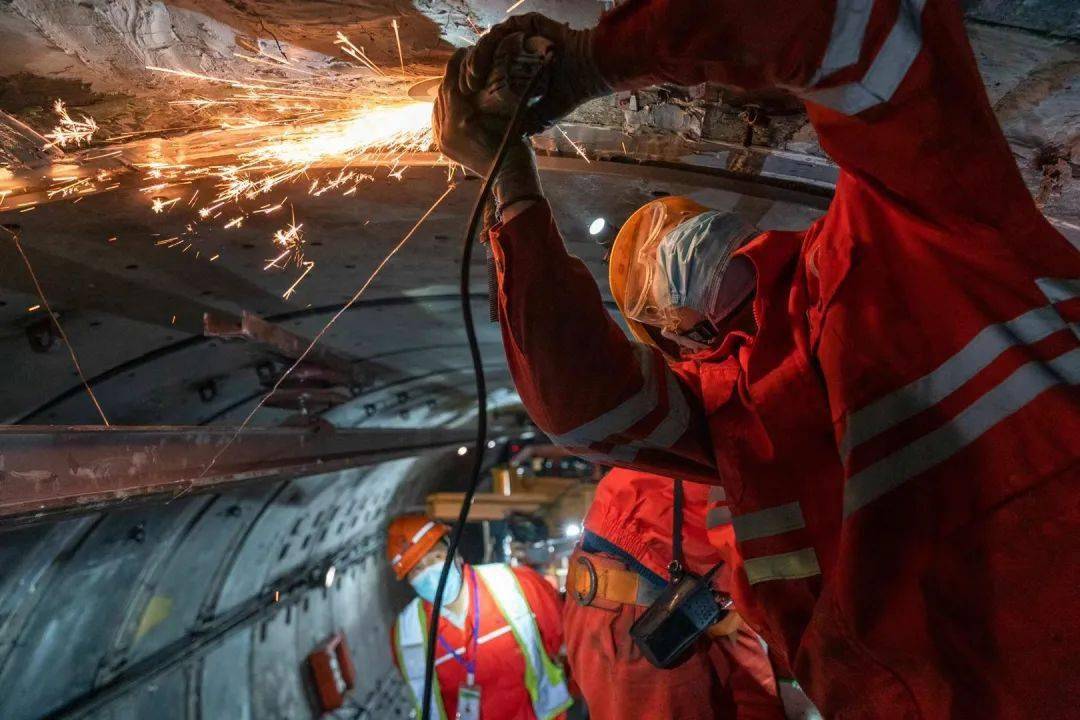 隧道股份:副总裁李波辞职