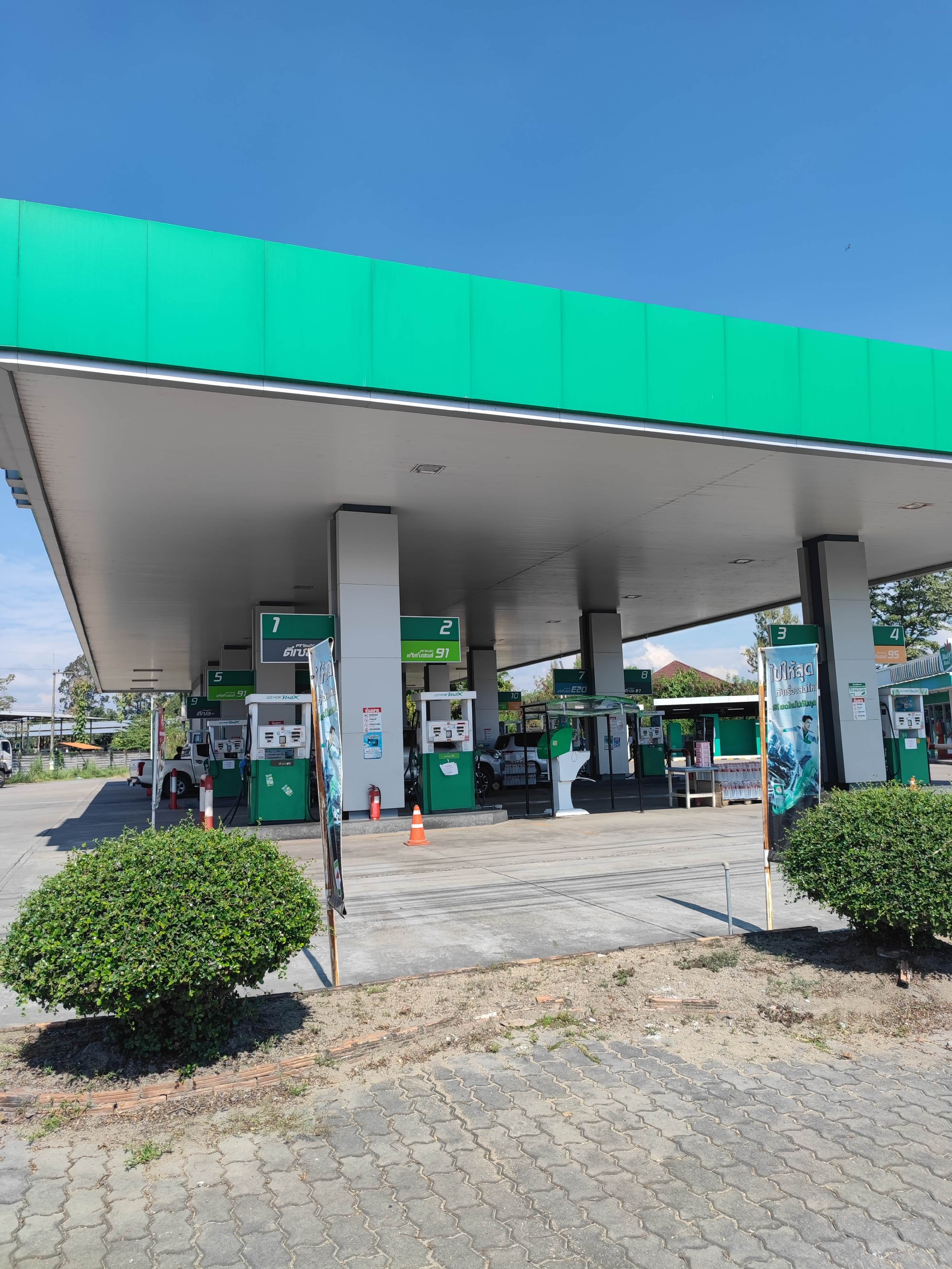 油价飙升可能阻碍泰国GDP的增长，同时推高通货膨胀率