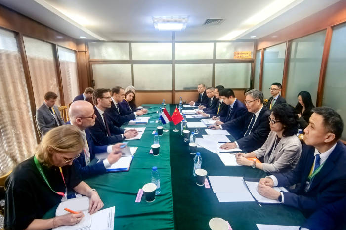 王文涛部长出席世贸组织第14届部长级会议专题讨论并发言