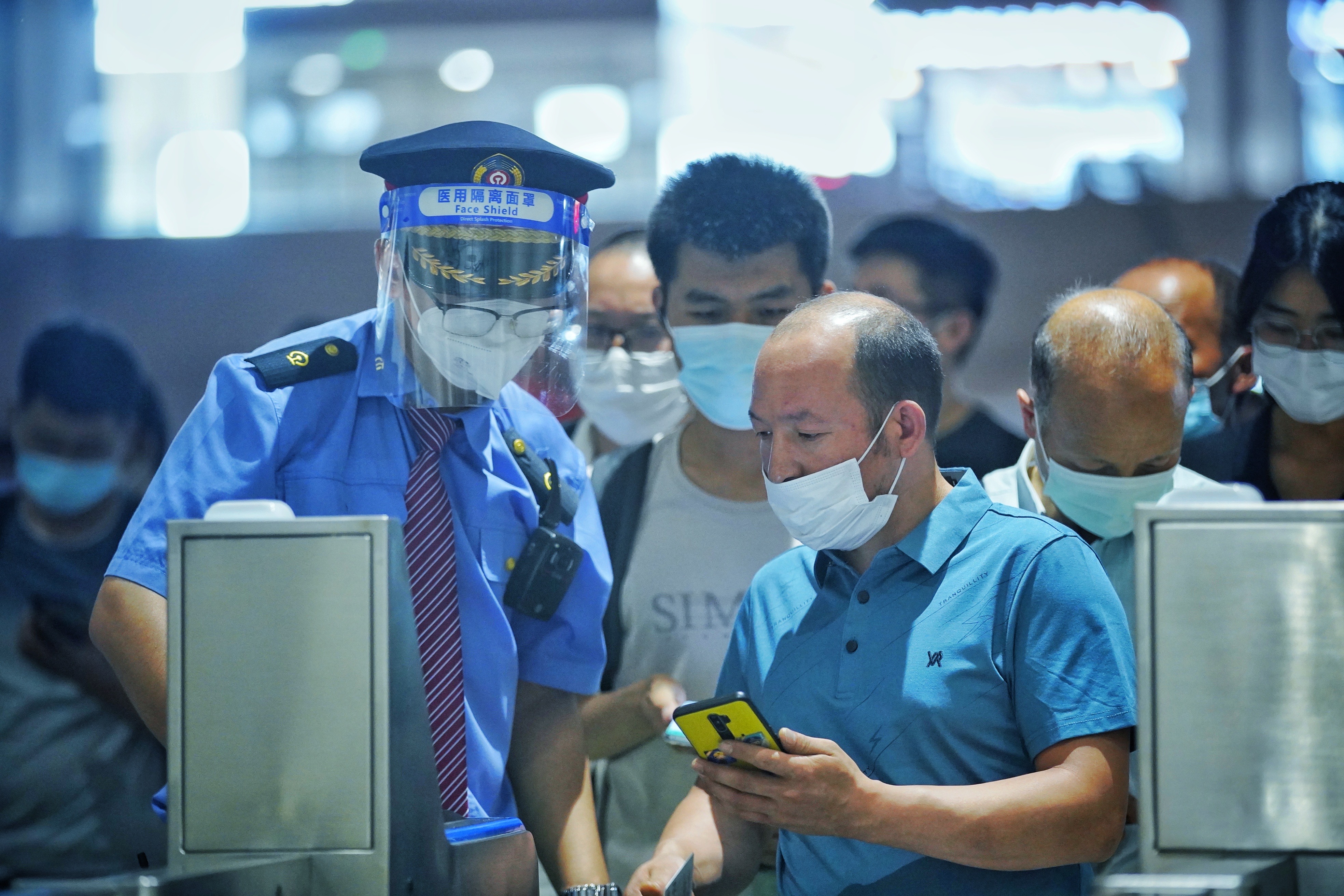 暑运收官 拱北口岸暑期迎客近2200万人次